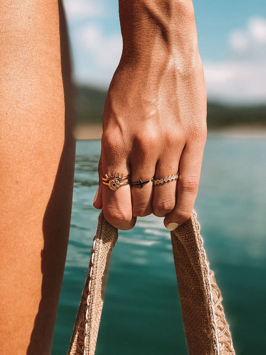 Joyas que puedes llevar a la playa (y cómo cuidarlas después)